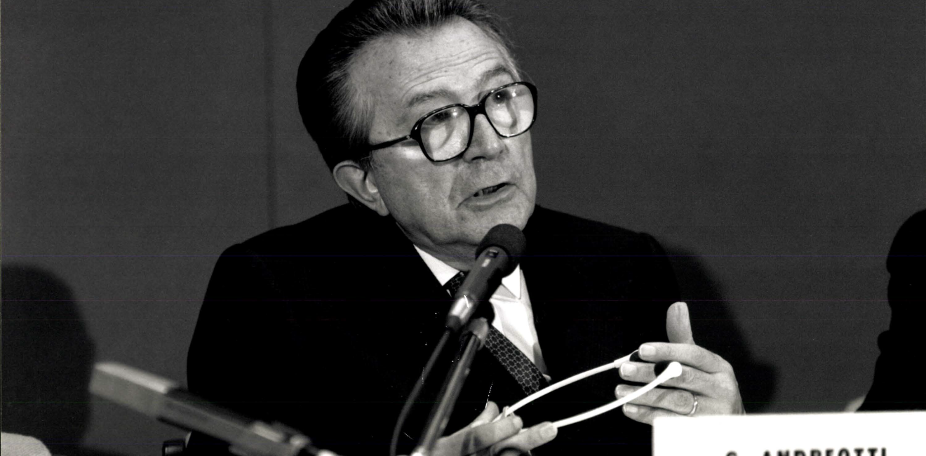 Andreotti (Presidente del Consiglio) at a NATO Summit in Rome, November 1991. Credit: NATO Photo. Source: Istituto Luigi Sturzo, Busta 176_fascicolo 107_1991. Reproduction of this image without the prior authorization of the Istituto Luigi Sturzo is prohibited. All commercial use is forbidden.