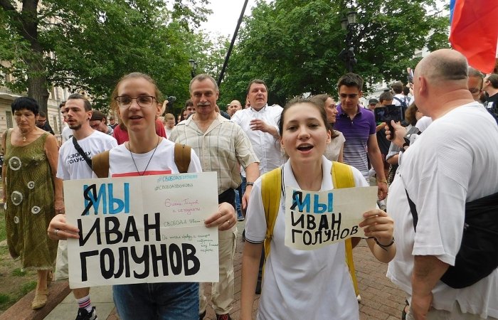 Russians marching for Ivan Golunov in June 2019.