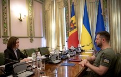 President Zelensky meeting with President Sandu 
