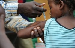 Child receives MenAfriVac™ shot in Burkina Faso
