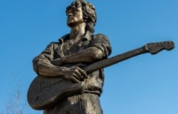 Monument to musician Viktor Tsoi